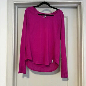 Women’s Under Armour fly by magenta long sleeve heat gear shirt size XL